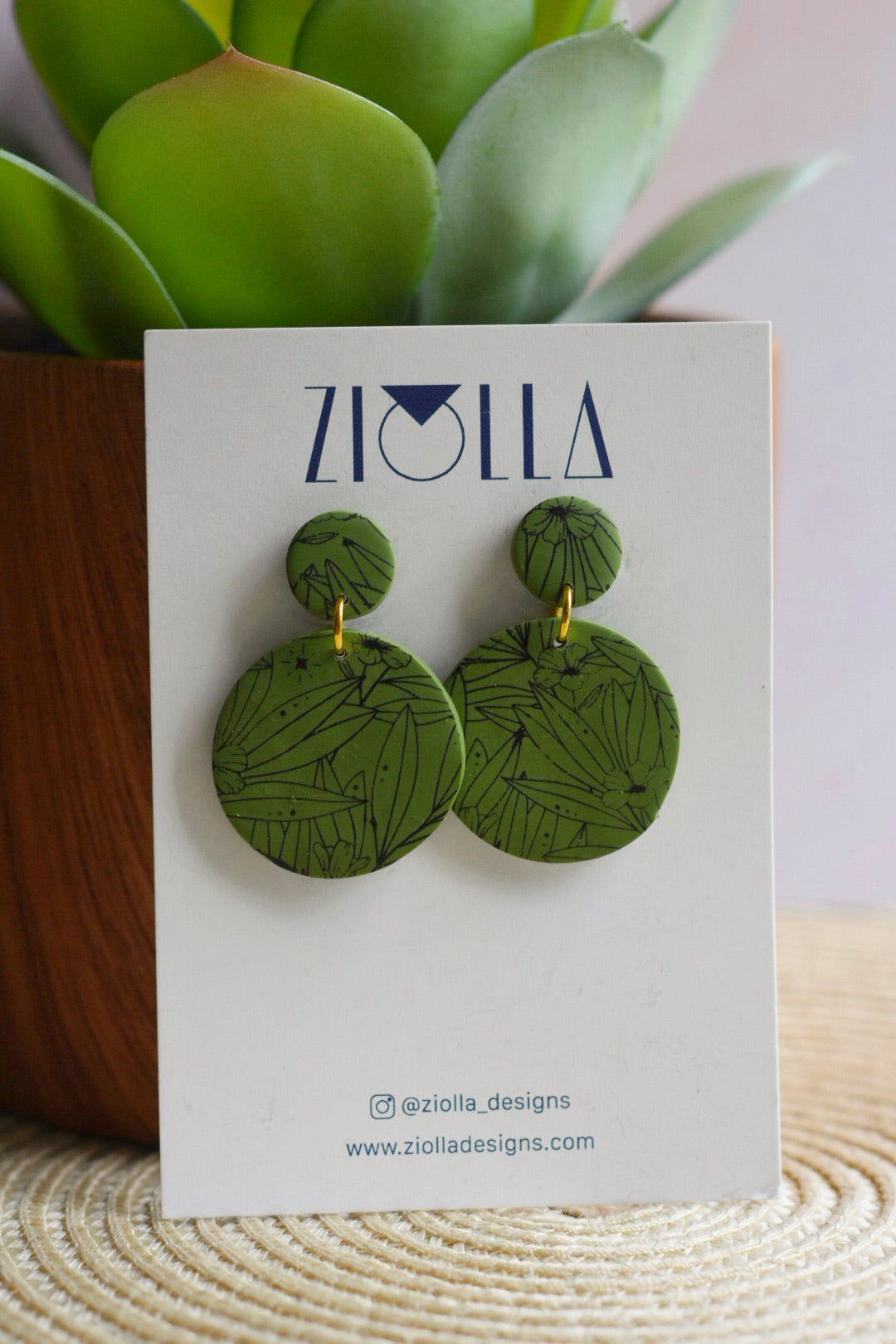 Delia - Green image