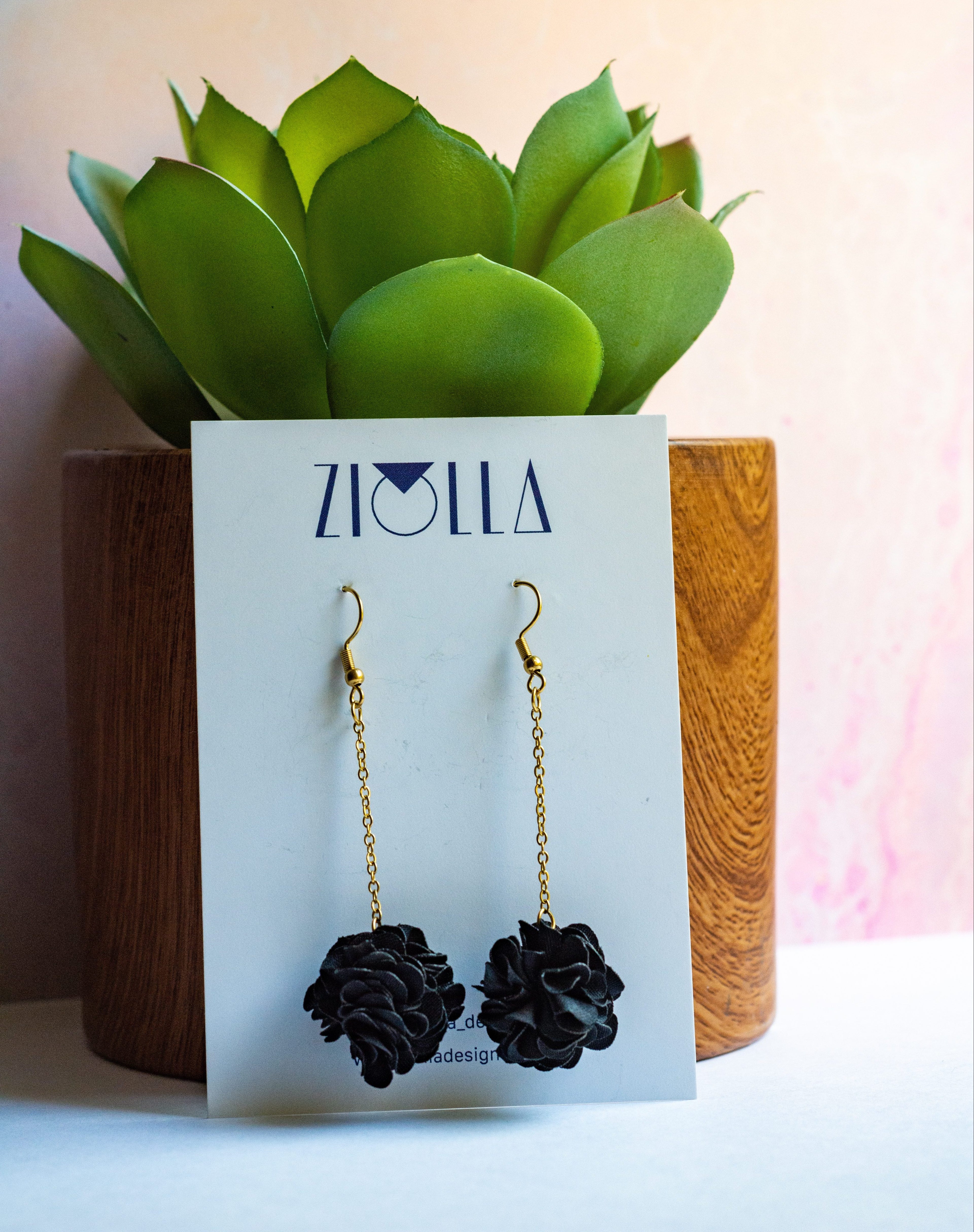 Diane Black - Hooks and chain image